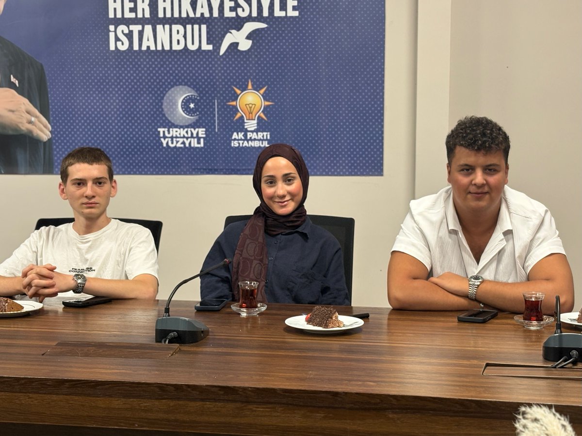 SariyerAkgenc's tweet photo. Geleceğin Sarıyer’i için durmadan, yorulmadan! 🇹🇷

​AK Parti Sarıyer Gençlik Kolları olarak Yönetim Kurulu Toplantımızı coşku ve kararlılıkla gerçekleştirdik.

​İlçemiz ve gençliğimiz için alacağımız kararları istişare ettik. İlk günkü heyecanla çalışmaya devam ediyoruz! 💪✨ https://t.co/MQqsSK2SSE