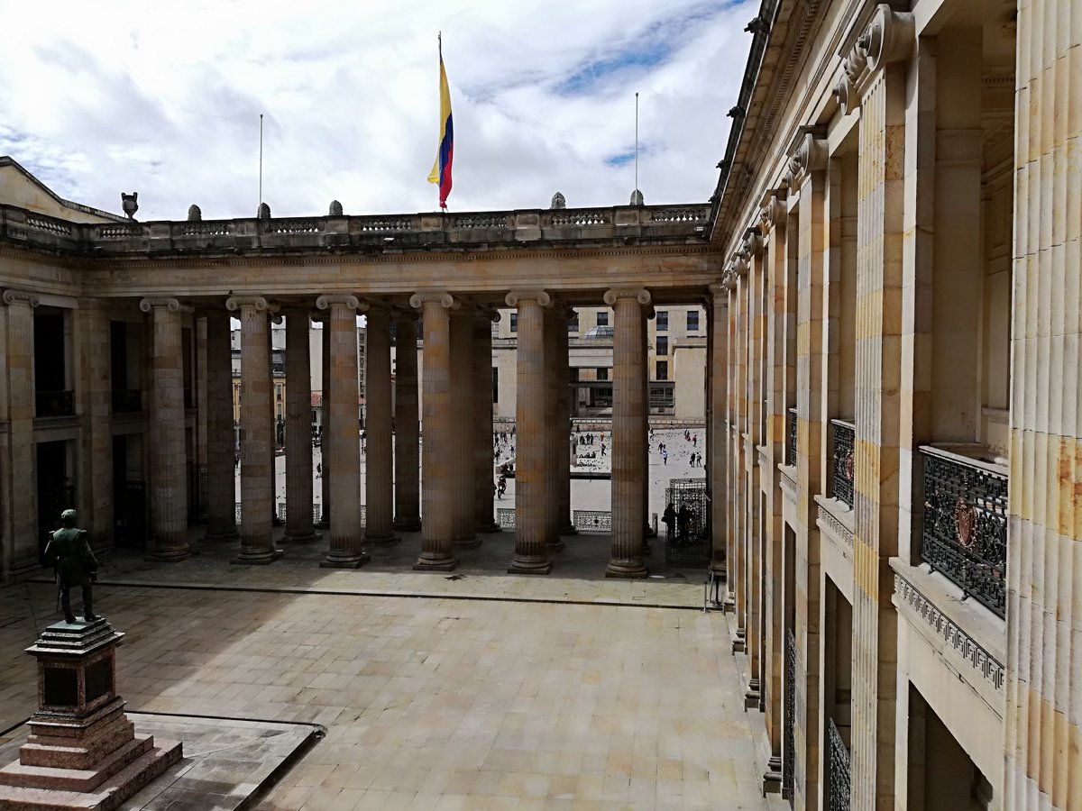 Feloarias's tweet photo. Desde que existe el Capitolio Nacional (1872) se han hecho 37 posesiones presidenciales adentro, de Murillo Toro a Uribe

Otras 7 se hicieron a los pies del edificio: 5 en la Plaza de Bolívar (Samper, Pastrana, Santos I, Duque y Petro), 2 en la Plaza Núñez (Gaviria y Santos II) https://t.co/hneBYRpw8E