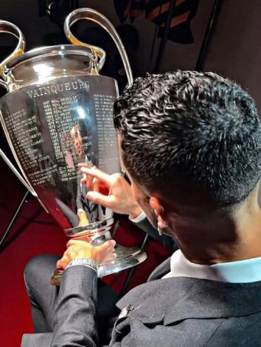 ppcr7_'s tweet photo. معلومه لن يخبرك بها احد

برشلونه من 2002 اللي 2025
34 لقب
دوري أبطال أوروبا: 4 مرات
996 هدف

كريستيانو من 2002 اللي 2026 
37 لقب
دوري أبطال أوروبا: 5 مرات
976 هدف https://t.co/kh2CVD9NLw