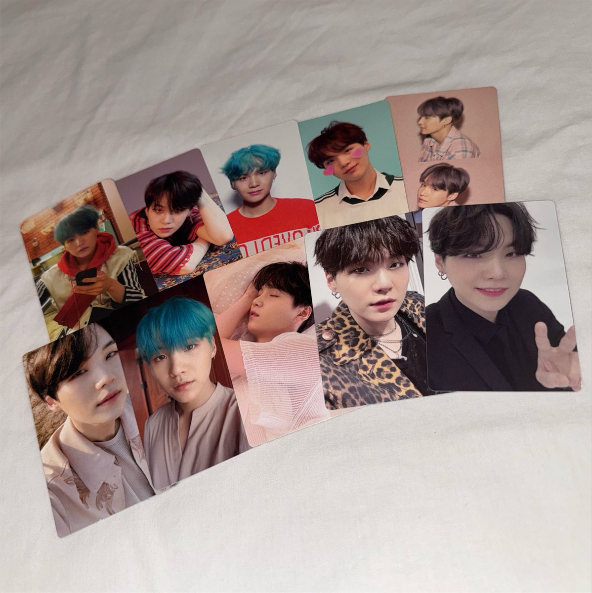 mnithve's tweet photo. feedback positivo pra @springdaycegs por essa cesta básica de yoongis, tudo muito rápido e tranquilo, meu binder agradece e espera a próxima 💗💸 https://t.co/zWbm31QUNV