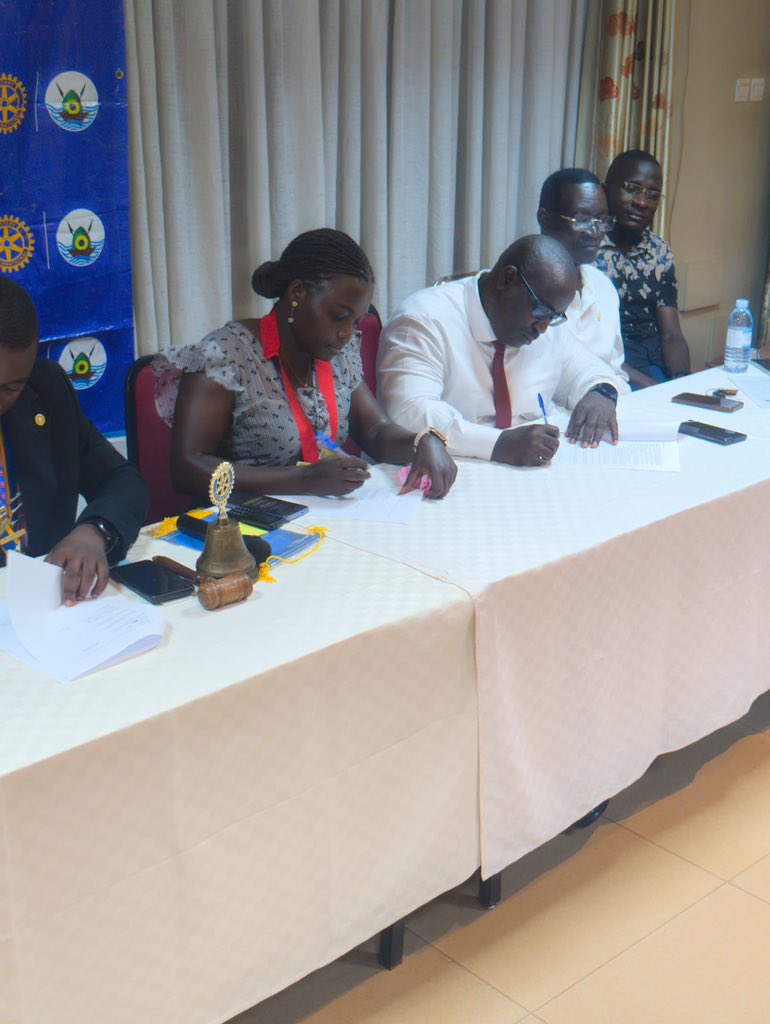rubaga_lakeview's tweet photo. This evening the Saints led by president Brenda signed a memorandum of understanding with the @rubagalakeview for  and @MPUganda for a project to fight malaria at Buyiga island. https://t.co/E5tmbOCss5