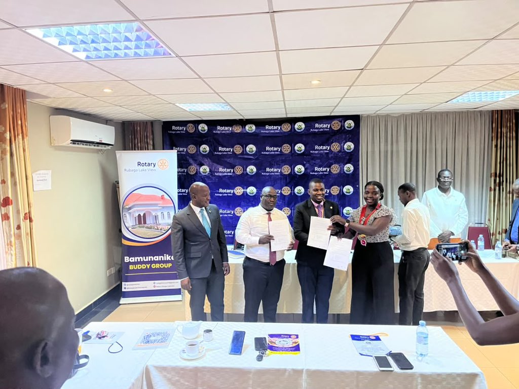 rubaga_lakeview's tweet photo. This evening the Saints led by president Brenda signed a memorandum of understanding with the @rubagalakeview for  and @MPUganda for a project to fight malaria at Buyiga island. https://t.co/E5tmbOCss5