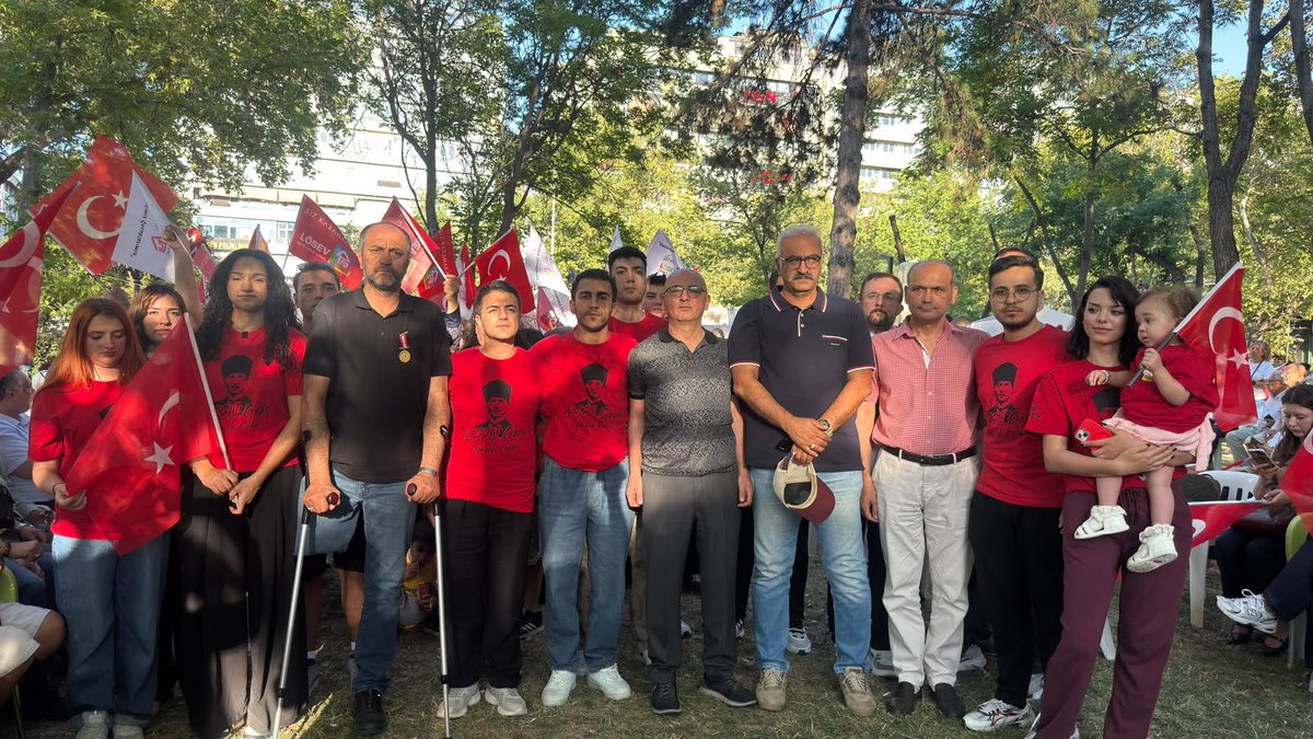fatiheryilmaz0's tweet photo. Bugün 17 gündür Ankara, Güvenparkta hak arayan gazilerimizin yanındaydık. 17 gündür TBMM’ye 500/600 metrelik bir mesafede gece, gündüz çırpınan gazilerimizin sesini ilgili makamları işgal edenler duymadı. Ama duyacaklar. Türk milleti dağdan inene öncelik verip gazileri görmezden geleni defterine kaydeder.

@gazilerplatform 
#GazileriminYanındayım 
#GazilerimizinHakkınıVerin 
#GazilerimizeDestekVer