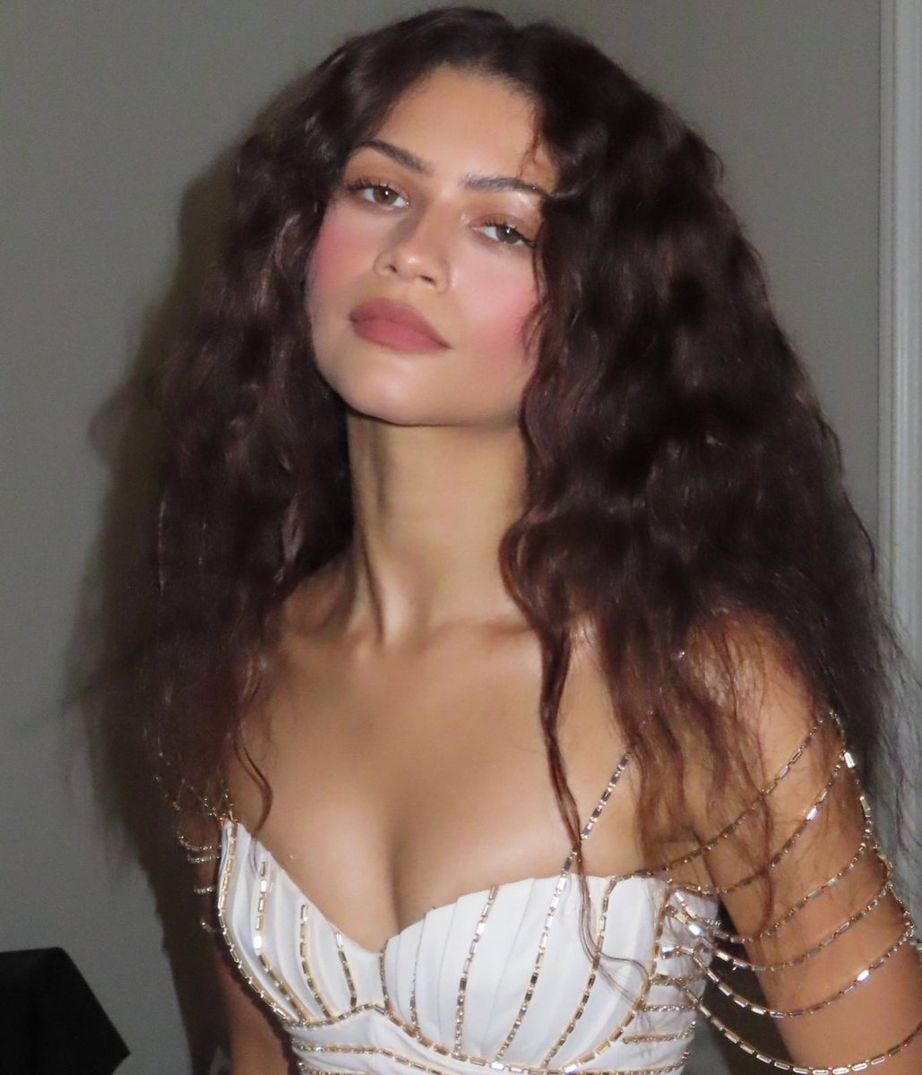 tracklist's tweet photo. A beleza surreal da Zendaya 😮‍💨 https://t.co/h6m8KSHGTY