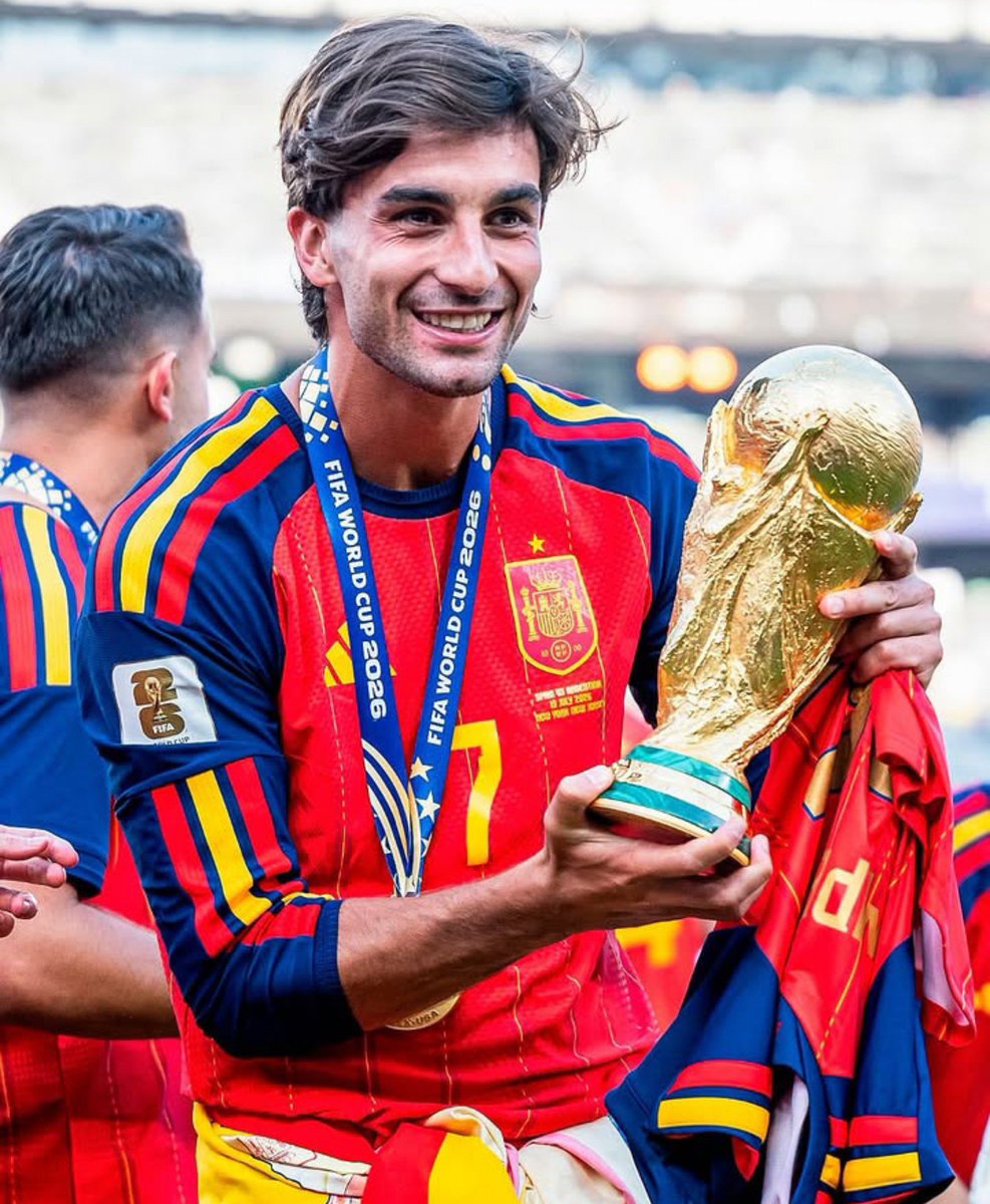 SeleccionRojita's tweet photo. 10 días como campeones del Mundo. ⭐

Aún quedan unos cuantos hasta el Mundial 2030. 😎 https://t.co/ANMWtBKqkw