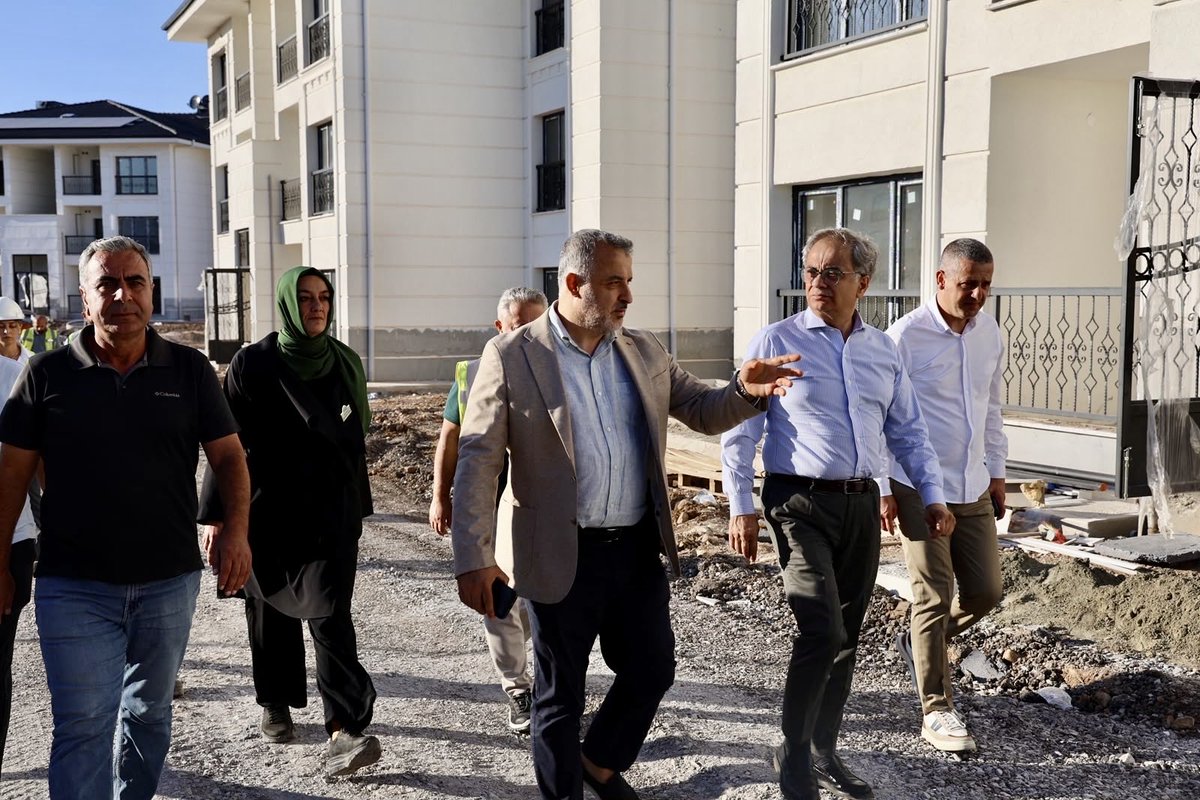 hayribaracli's tweet photo. İştirakimiz Kent Konut tarafından yapımı sürdürülen 🏘️ Kartepe Evleri Projesi’nde incelemelerde bulunduk.

Tamamlanma aşamasına gelen projedeki çalışmaları yerinde inceleyerek son durumu değerlendirdik.

🏡 Hemşehrilerimize güvenli, modern ve nitelikli yaşam alanları kazandırmak için çalışmalarımızı kararlılıkla sürdürüyoruz.

#şehrimKocaeli