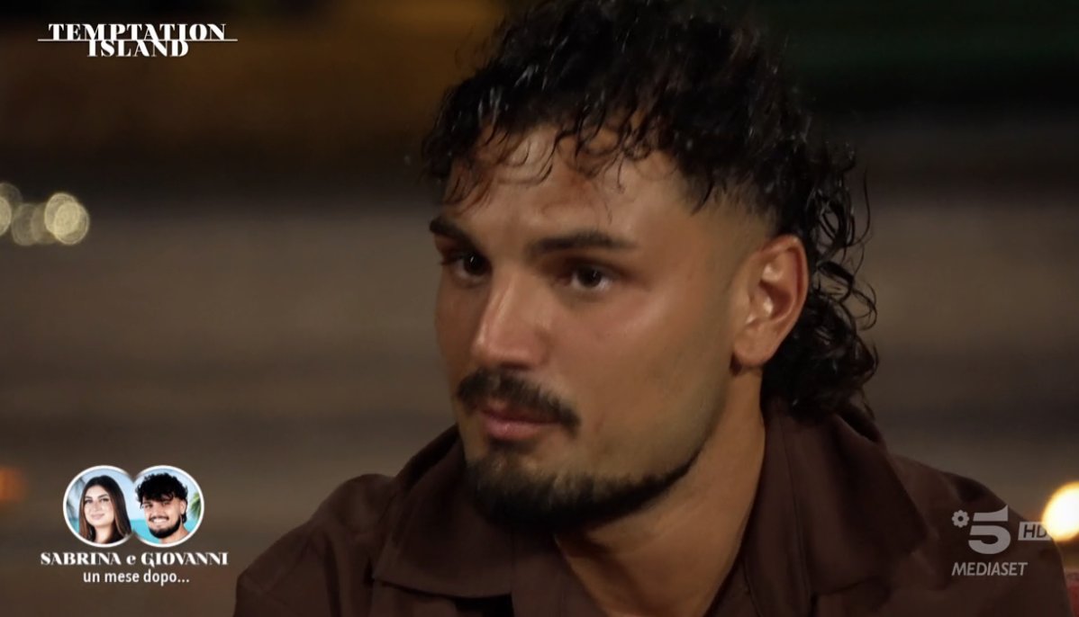trash_italiano's tweet photo. GIOVANNI HA BLOCCATO SABRINA SU WHATSAPP #TemptationIsland https://t.co/2949CascYx