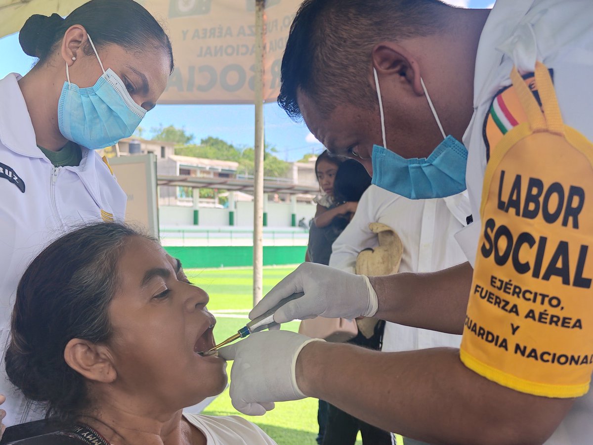 rosaicela_'s tweet photo. Agradecemos a la @Defensamx1 el trabajo social que realiza en favor del pueblo de #México y hoy en especial en Olinalá, #Guerrero. Su sentido humanitario nos recuerda que servir a la nación también significa trabajar con honor y responsabilidad por un país más seguro, unido y solidario. 🇲🇽 @Claudiashein @EvelynSalgadoP @RocioBarcenaM @arturomedinap