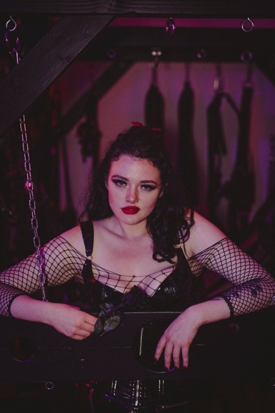 MistressVT tweet picture