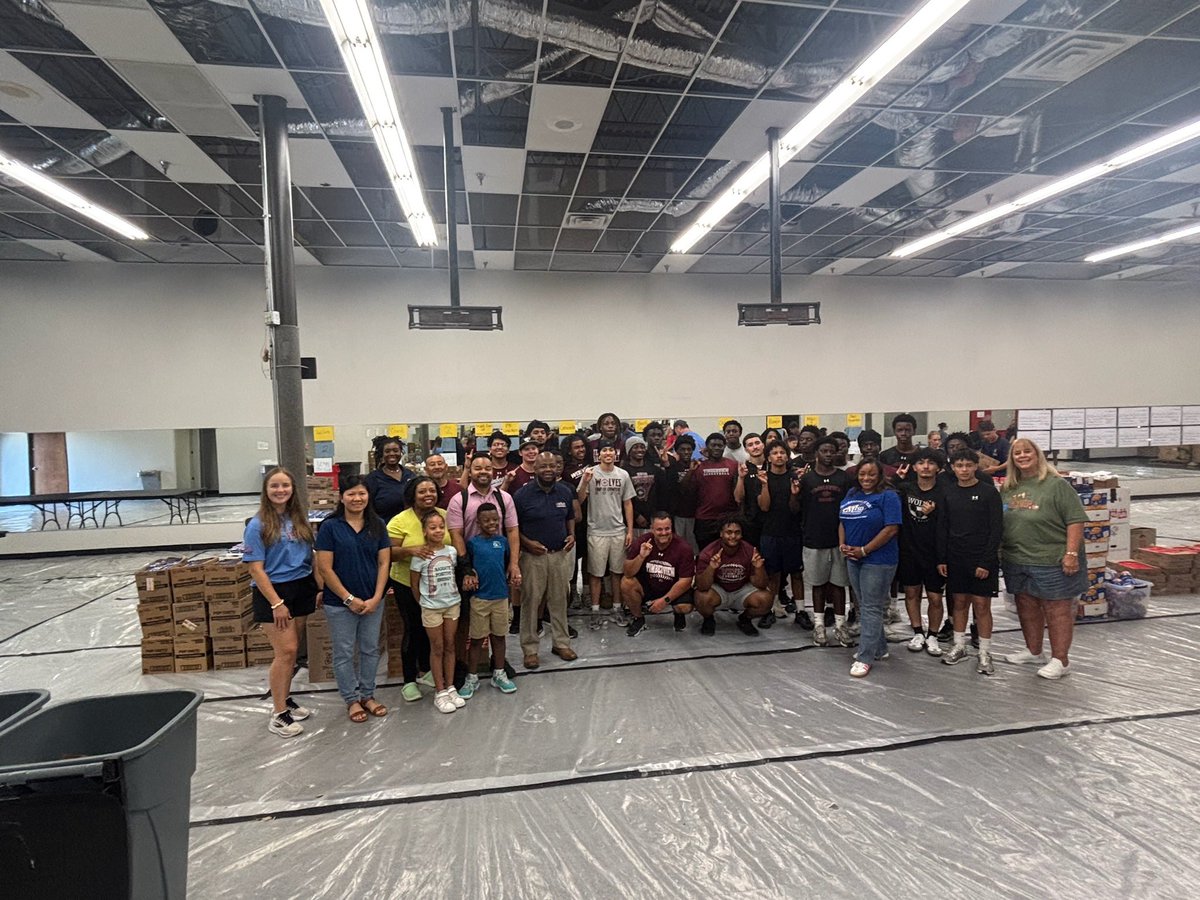 tview_baseball's tweet photo. Mansfield Day of service was a huge success! #wolvesup #Misdathletics https://t.co/qWDoVVbxk5