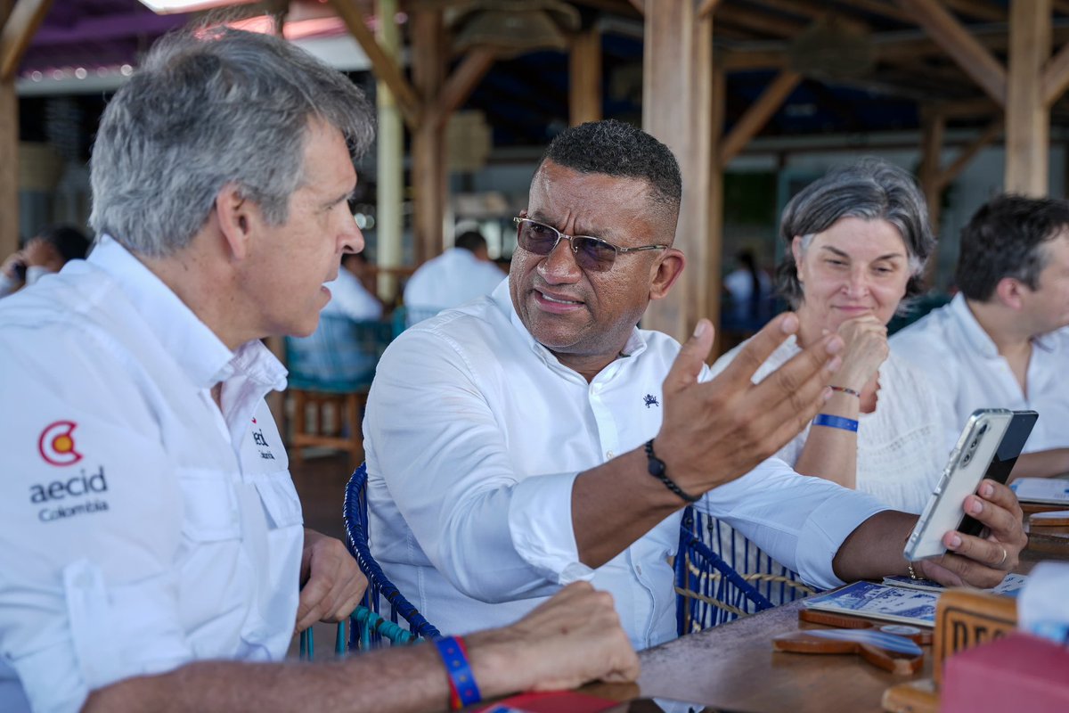 LuisAlfonsoEsc's tweet photo. La cooperación internacional encuentra en #Nariño un territorio que cree en la paz y construye futuro desde los territorios.

Le damos la bienvenida a Tumaco a Miguel González Gullón, Coordinador General de @AECIDColombia, para avanzar en una agenda de cooperación que fortalece la #PazTerritorial.

Compartimos los avances de los proyectos que hoy transforman nuestros territorios y las nuevas iniciativas que consolidan una visión de desarrollo de largo plazo para #Nariño.