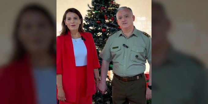 PiensaPrensa's tweet photo. Con recursos de todos los chilenos: La esposa del General Director de Carabineros @Carabdechile, Janet Morales, se sometió a cuatro cirugías plásticas en menos de tres años en el Hospital Institucional. https://t.co/XkWi6KpOVR https://t.co/sXchu2ESms