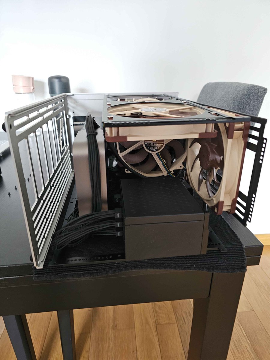Dervichter's tweet photo. 🚀 À VENDRE : PC Gaming d'exception 🚀
Plus d'informations en DM (seulement remise en main propre (78210)
#VentePC #Hardware #RTX5080 #Ryzen9800X3D #SFF #GamingPC https://t.co/hXrqa4wXbc