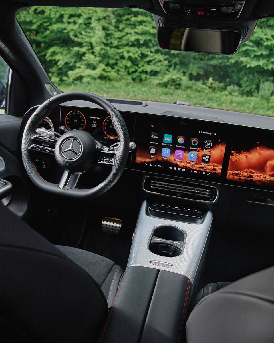 MercedesBenzUSA's tweet photo. The all-new, fully electric GLA. Redesigned inside and out. https://t.co/soQzw9AA9N