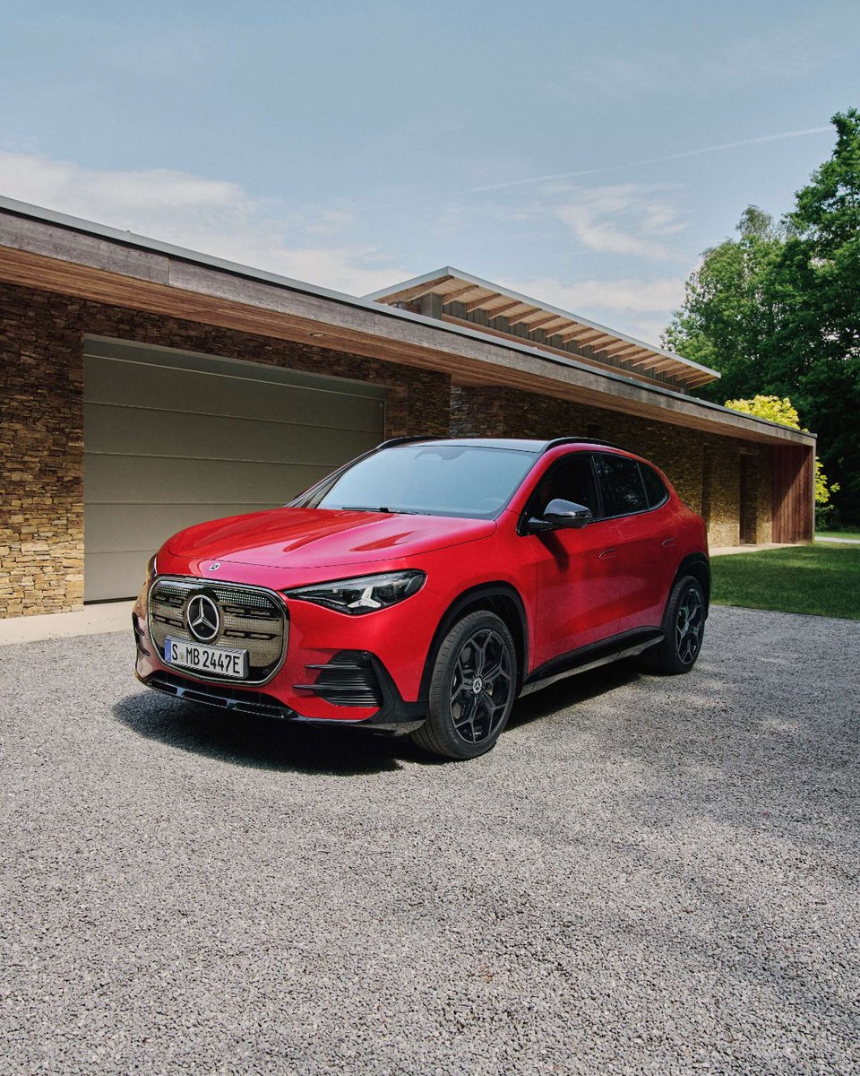 MercedesBenzUSA's tweet photo. The all-new, fully electric GLA. Redesigned inside and out. https://t.co/soQzw9AA9N