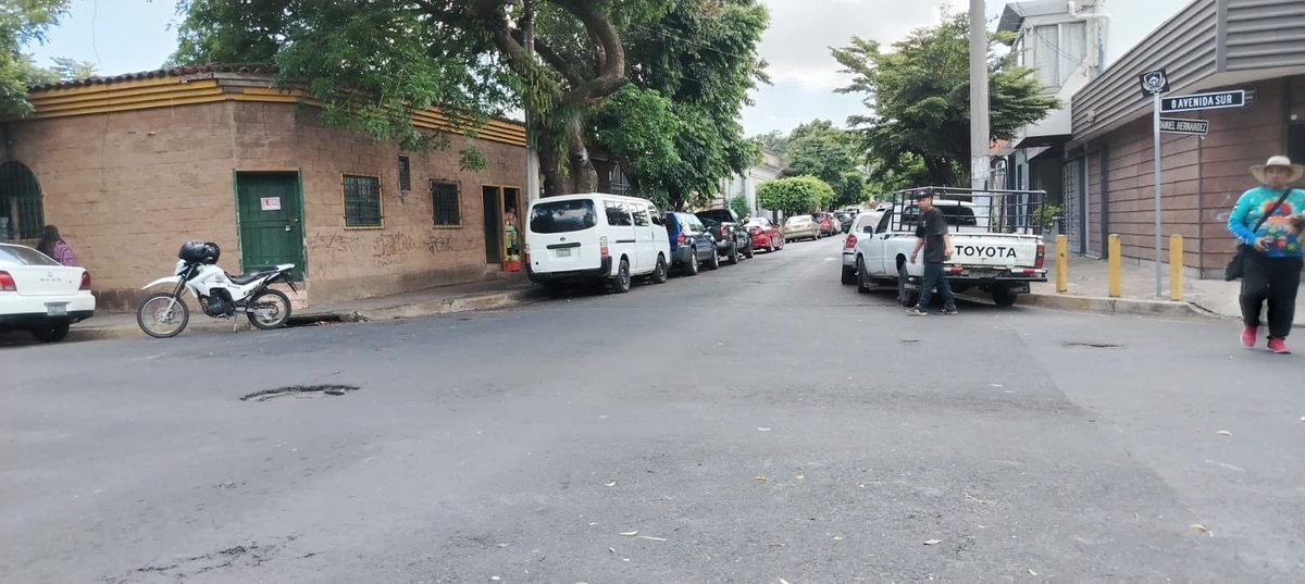 HenryFloresST's tweet photo. El CAM está atendiendo denuncias para notificar a dueños de vehículos en estado de abandono, para que los retiren de la vía pública.

De hacer caso omiso, se retirarán en grúa. 

Número de denuncias: 7919-7119 📲 https://t.co/prfoyRPOCb