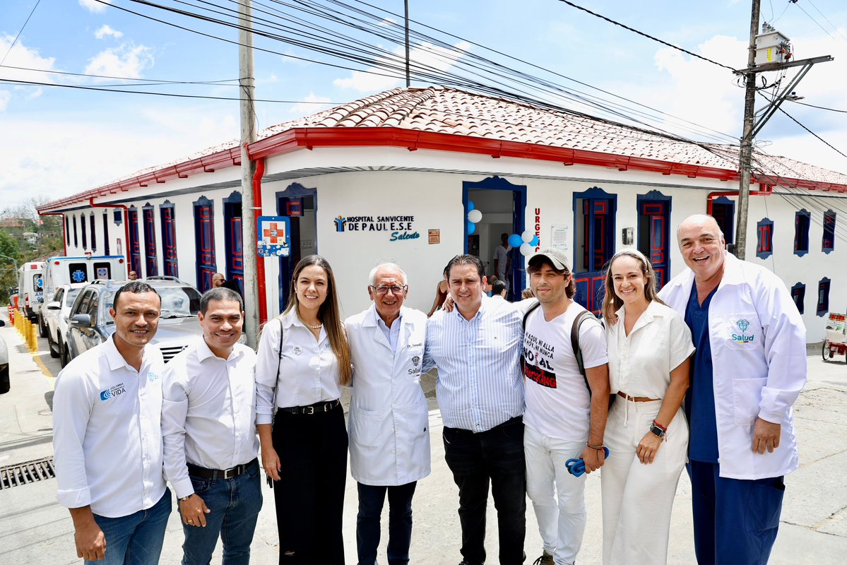 MinSaludCol's tweet photo. El  #MinSalud @GA_Jaramillo visitó el municipio de Salento, Quindio.  Durante su visita hizo entrega de las obras de adecuación menor de la ESE Hospital San Vicente de Paúl. Una inversión de más de $649 millones para mejorar la infraestructura y fortalecer la capacidad de atención del centro asistencial del municipio.

El recorrido permitió conocer de primera mano las instalaciones con las que contará la ESE y el impacto que tendrán en la prestación de los servicios de salud para los habitantes del municipio.

Con esto el Gobierno nacional demuestra la importancia de impulsar el fortalecimiento de la infraestructura hospitalaria como una apuesta para mejorar el acceso y la calidad de los servicios de salud en el Quindío.

#ConDignidadCumplimos