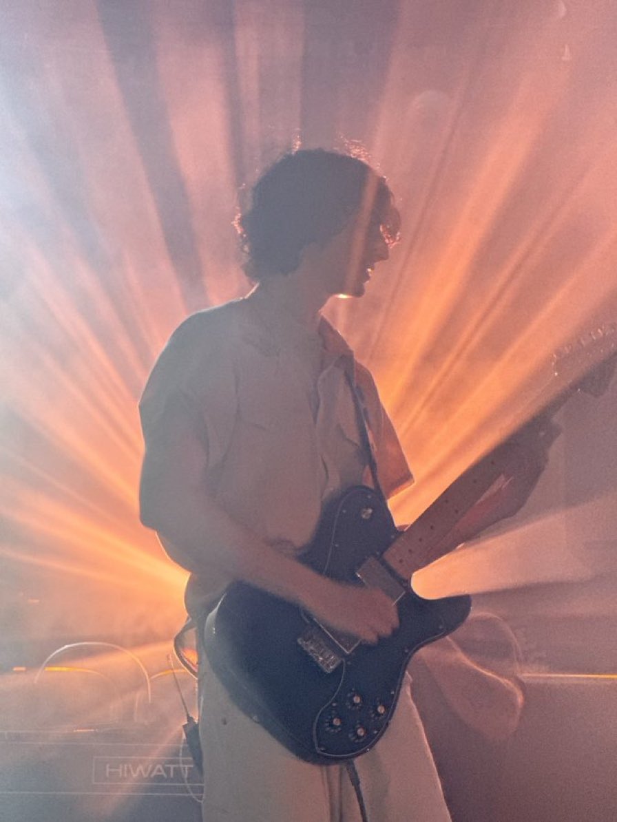 lvrsaps's tweet photo. the lighting isn’t even a paid actor he just does that https://t.co/5sYLpj735v