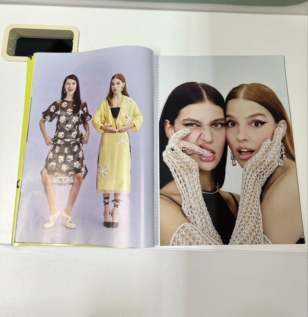 infosgabimedv's tweet photo. INFO| A edição especial de julho/ 2026 da revista Capricho, em sua versão física, acompanha 2 pôsteres do ensaio fotográfico com Gabi Medvedovsky e Alanis Guillen. 🧡 https://t.co/SvXKLYekNo