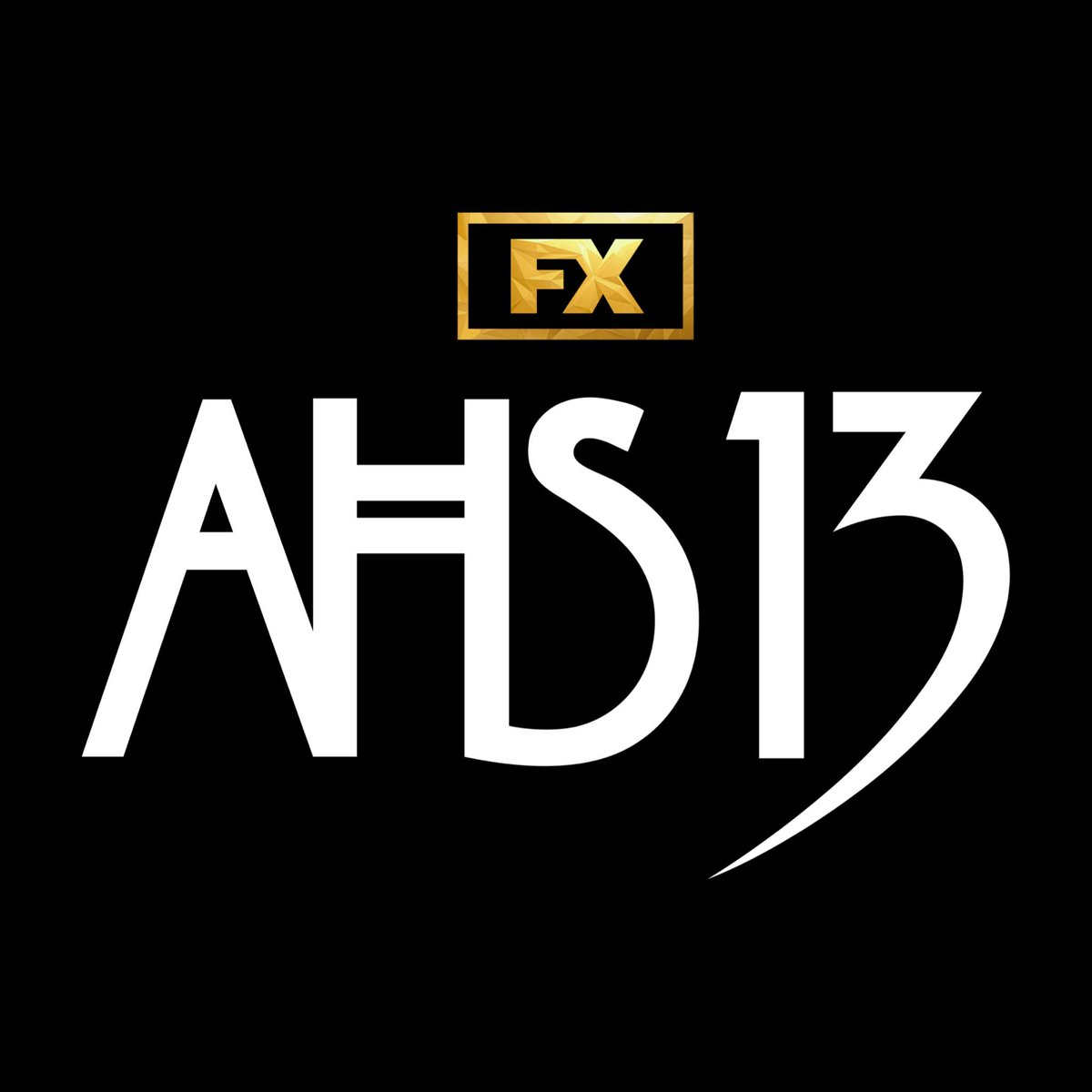 CentralAHSBRA's tweet photo. GENTE? Ryan Murphy afirmou que colocou uma referência ao icônico meme "Knotty Pine" de Fiona, em #AHS13. https://t.co/SRixiyT46J
