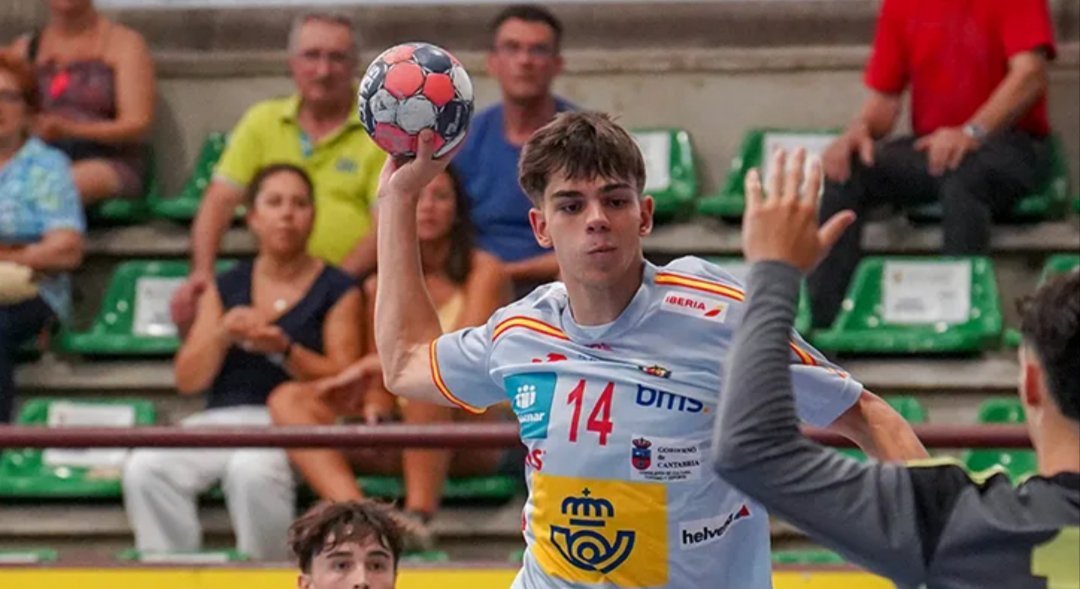 pebeterodorado's tweet photo. ✅ ¡𝗖𝗢𝗠𝗜𝗘𝗡𝗭𝗢 𝗖𝗢𝗡 𝗕𝗨𝗘𝗡 𝗣𝗜𝗘 𝗘𝗡 𝗘𝗟 𝗘𝗨𝗥𝗢𝗣𝗘𝗢 𝗦𝗨𝗕-𝟭𝟴!

🤾‍♀️ España derrota a Austria (25-23) en su debut en el Europeo sub-18 masculino de balonmano. https://t.co/QKijOKijWc