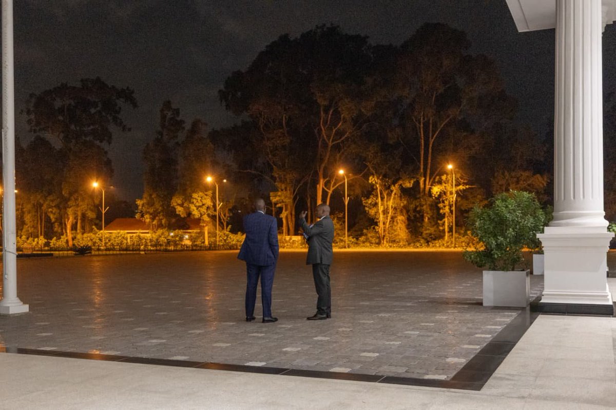 Fchurii's tweet photo. State House, Nairobi 

President William Ruto and Deputy President Kithure Kindiki. 

Kupanga kazi. 

Nothing has changed! https://t.co/hT5xmzNQTd