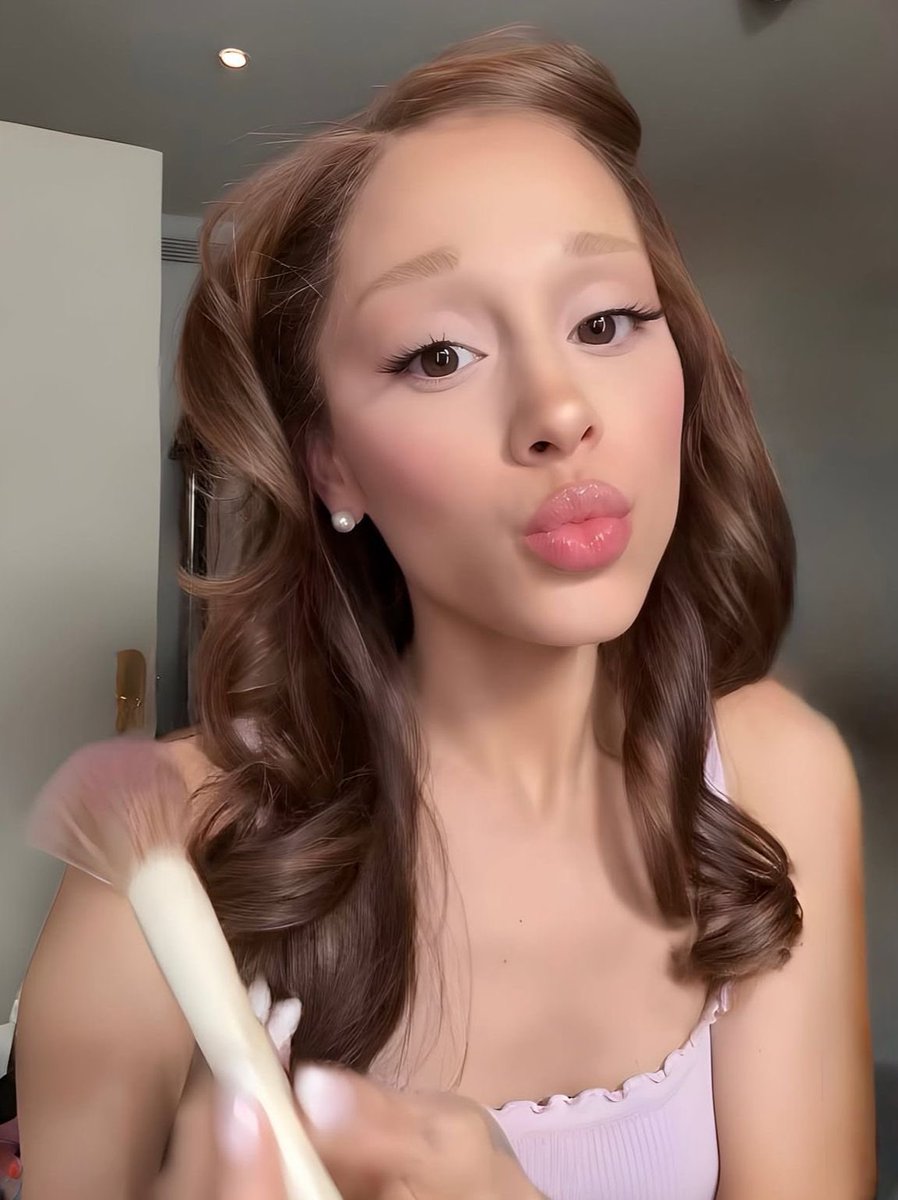 safespaceari's tweet photo. 💄 https://t.co/943pBqGnsi