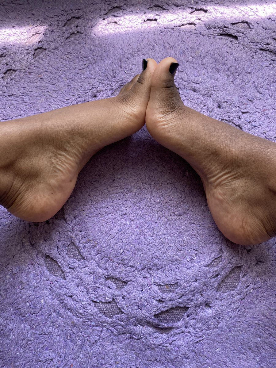 thevioletsteps's tweet photo. Maybe you could tease them? ❤️

#feetfetısh #feetworshi̇p #feetِ #footfetısh #toes #footmodel https://t.co/un1J5NK4pl