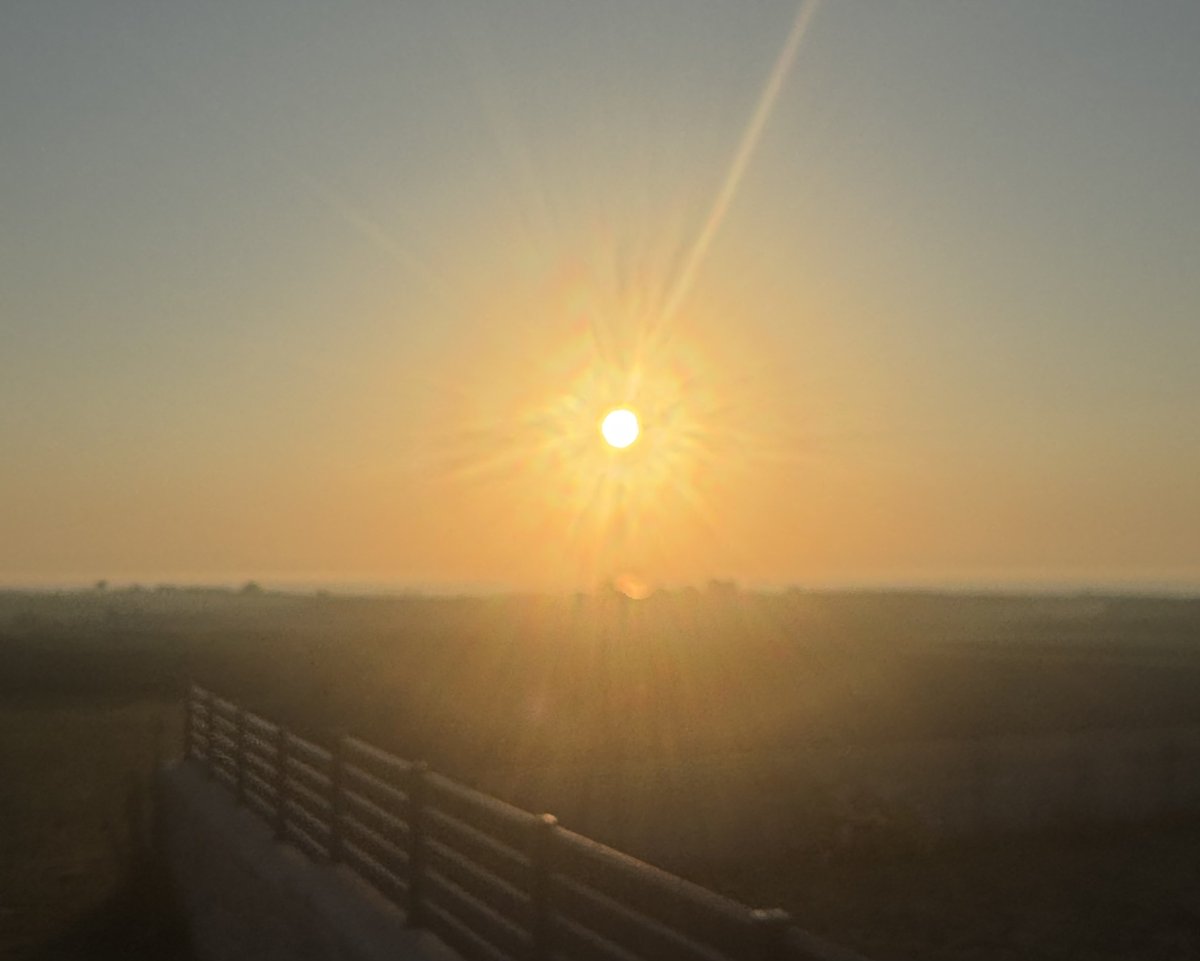 PascalBoniface's tweet photo. De la brume matinale au coucher de soleil île de Batz https://t.co/6g4G0lEgkQ