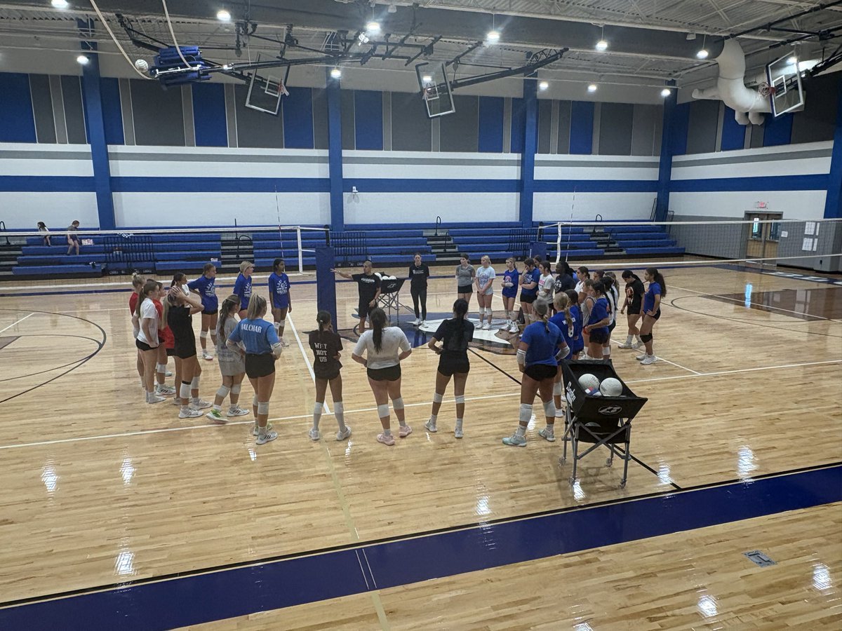 nhs_ladyjayvb's tweet photo. We had so much fun at our team camp this week with @wcjc_volleyball! We learned a lot of great things we are excited to take into our 2026 volleyball season! Can’t wait to see everyone at tryouts this Saturday!
GO LADYJAYS💙 https://t.co/dJ9hYFTjCR