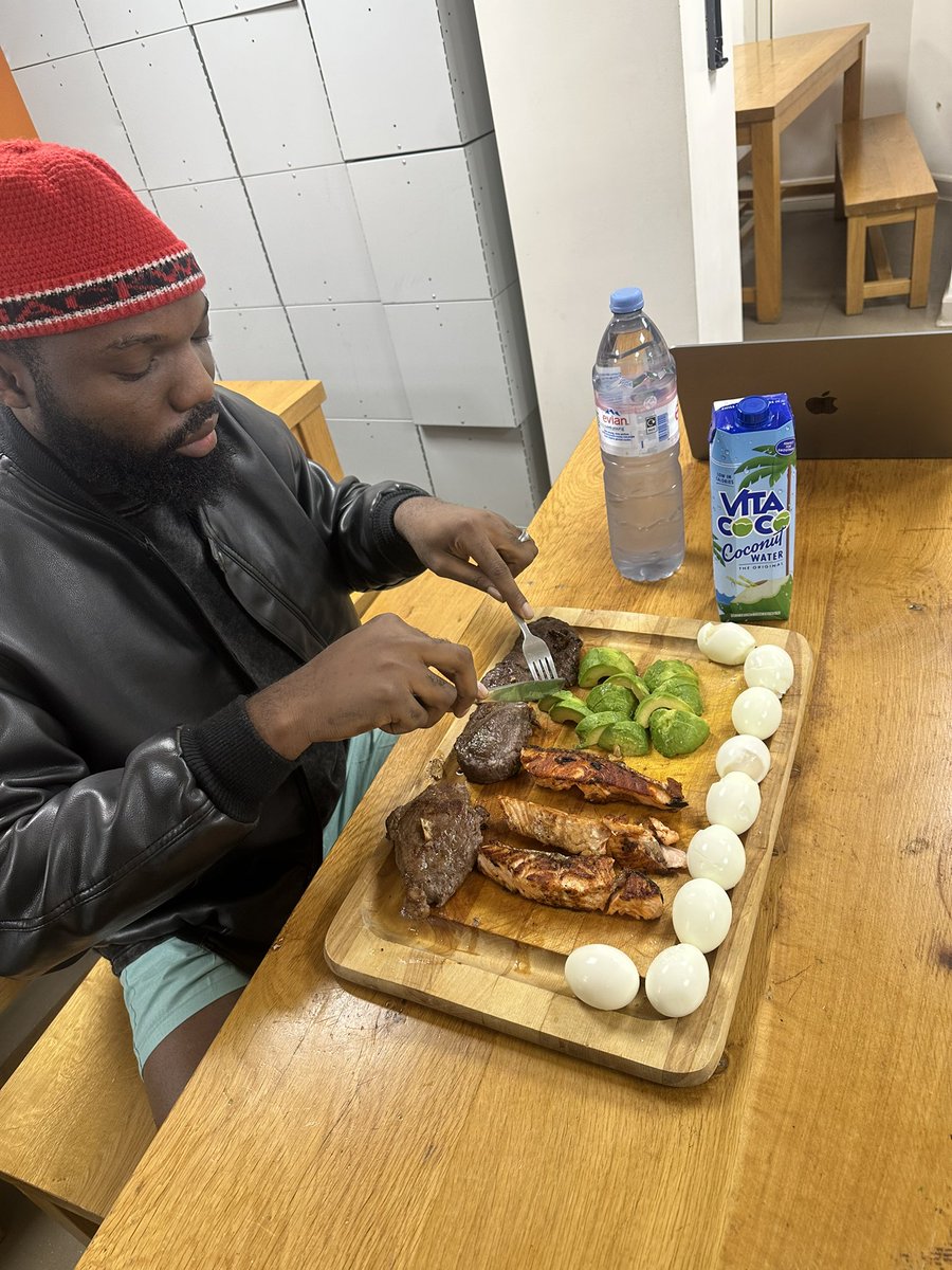 GeneralSnow_'s tweet photo. I don’t joke with food sir😂 https://t.co/yp3UbnEYgZ