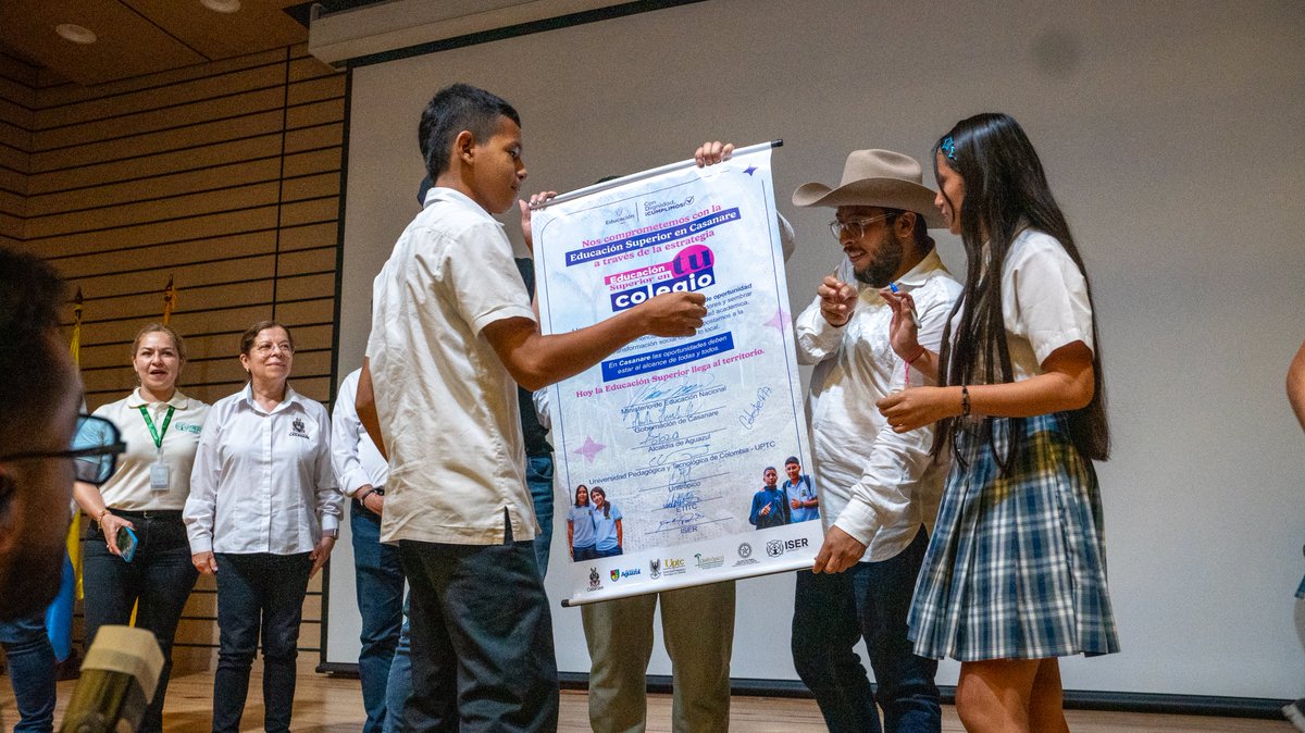 Mineducacion's tweet photo. Los últimos pasos también dejan huella. 💜 Hasta el último día seguimos trabajando para que las oportunidades lleguen a donde antes no llegaban. Casanare se suma a Educación Superior en tu Colegio, porque el futuro de las y los jóvenes no puede esperar. 🧵👇 https://t.co/Y5H1gyx4X5