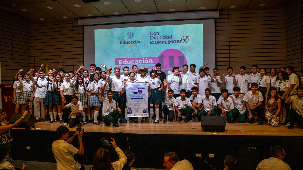 Mineducacion's tweet photo. Los últimos pasos también dejan huella. 💜 Hasta el último día seguimos trabajando para que las oportunidades lleguen a donde antes no llegaban. Casanare se suma a Educación Superior en tu Colegio, porque el futuro de las y los jóvenes no puede esperar. 🧵👇 https://t.co/Y5H1gyx4X5