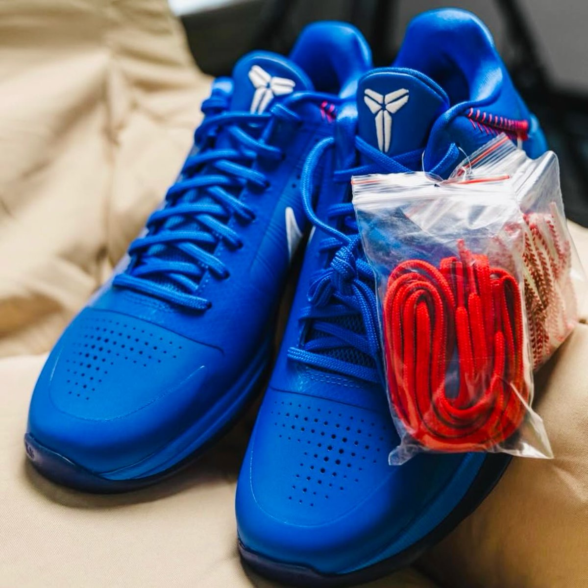 houseofheat's tweet photo. The Nike Kobe 5 Protro "Dodgers" Releases on August 15th 📅  

Details: https://t.co/et47tL7fhb https://t.co/bRnGhJtEL2