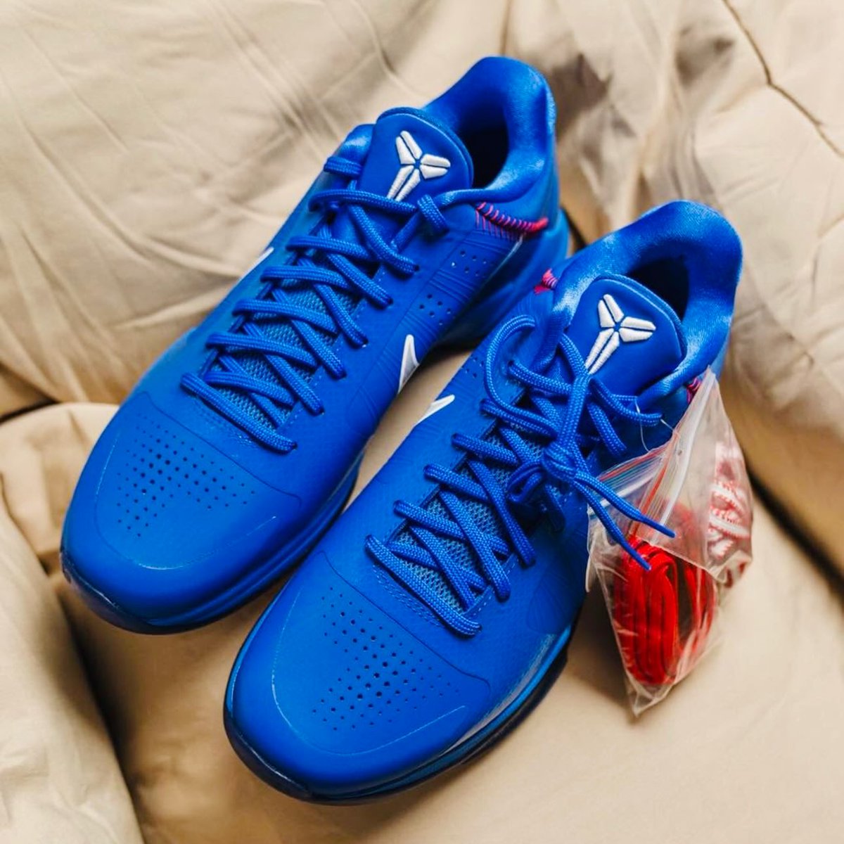 houseofheat's tweet photo. The Nike Kobe 5 Protro "Dodgers" Releases on August 15th 📅  

Details: https://t.co/et47tL7fhb https://t.co/bRnGhJtEL2