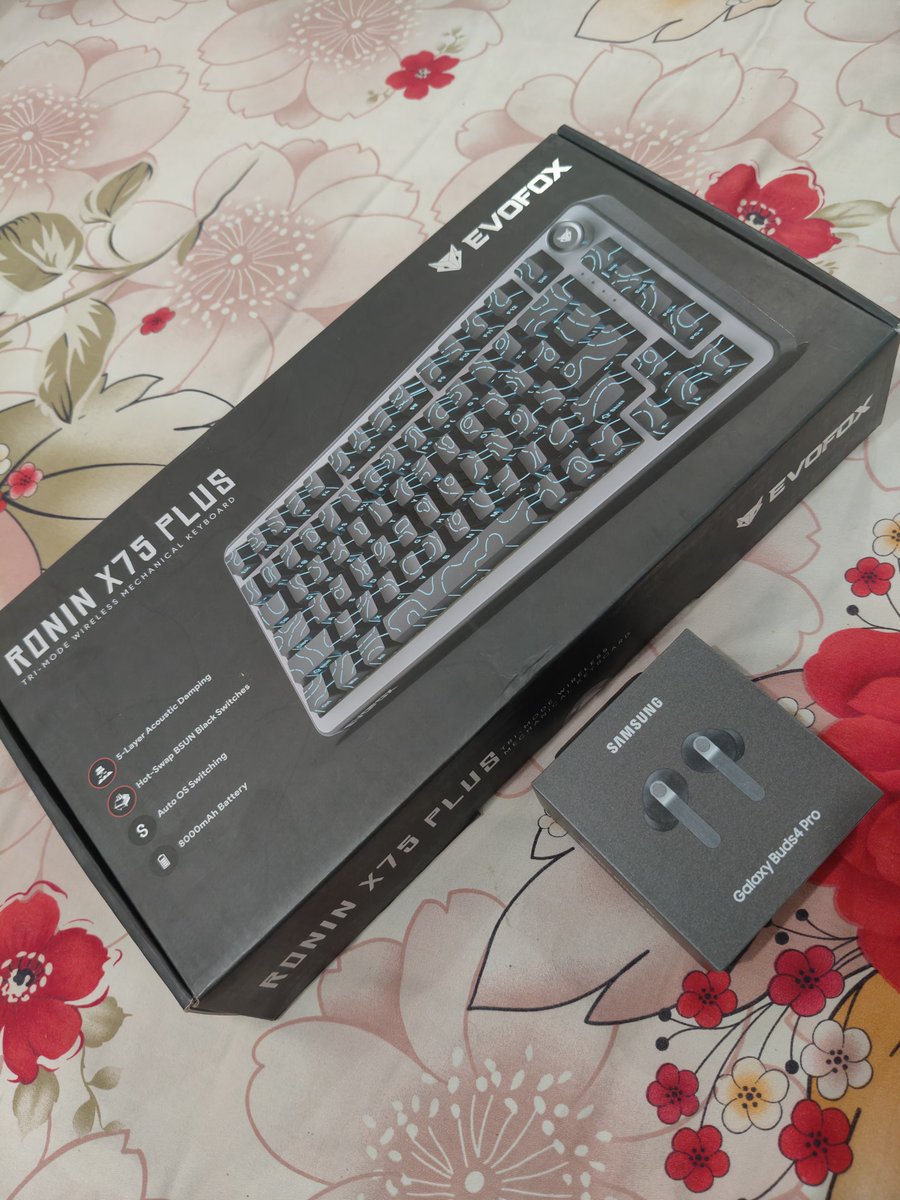 sweater_tweeter's tweet photo. TH: 07 my 1st MK and really good earbuds, partially generated formal snapshot, loml🫶🏻, a gift to a cousin. https://t.co/t9oI8Qqj3k