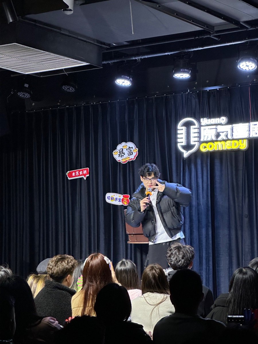 landon_san27135's tweet photo. Just got roasted by a middle-aged guy in the front row at my show—said my jokes are "too relatable, like my grandma’s burnt meatloaf". Worth every second of the chaos! https://t.co/gTp8RlNXK6