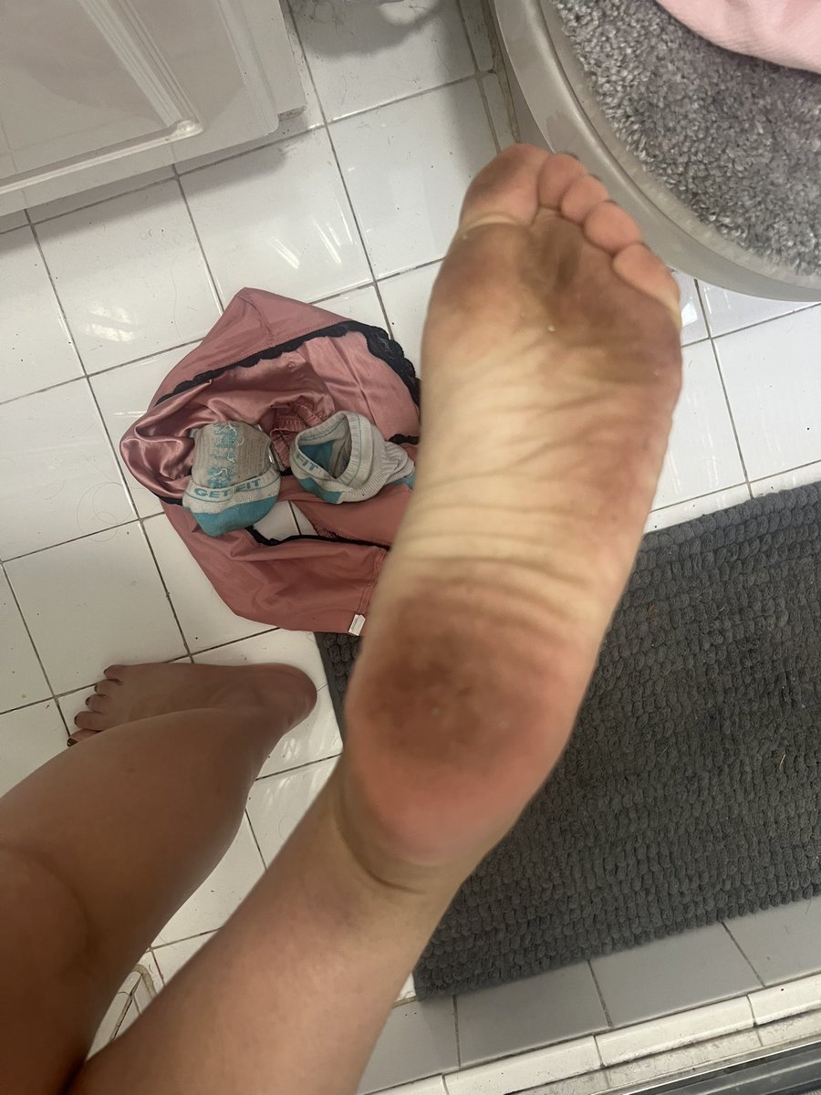 SnisaNicki07's tweet photo. You are mine to use &amp; you will accept that fact

I make ur life better in every aspect &amp; you will thank me for ruining it by spoiling me 🎁💸

BDSM findom
#femdom #gooner #porn #femdombdsm #wank #goon
#paypig https://t.co/PmxuM2H2tf