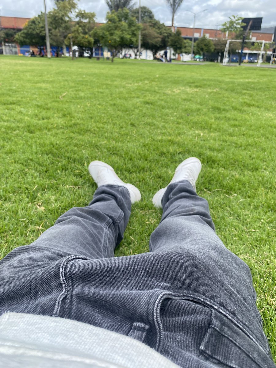cuervxxx's tweet photo. Siesta del almuerzo 😴 🥵 https://t.co/VHIvXBNKsg