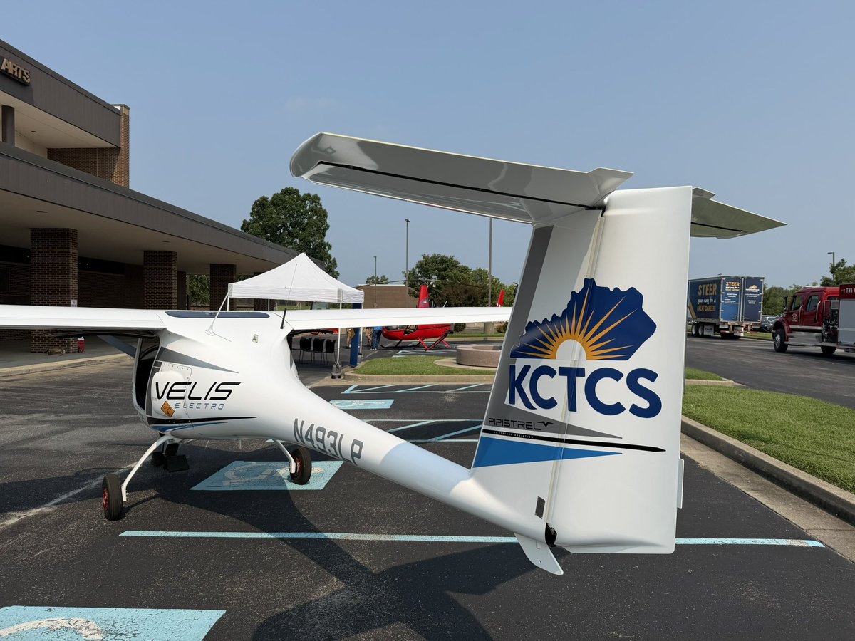RyanQuarlesKY's tweet photo. Kentucky’s first FAA certified all electric plane!! Come learn to fly with us!  @KCTCS @madisonvillecc https://t.co/wx4fRPPC6v