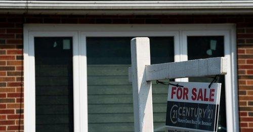 ZatiInc's tweet photo. Toronto is home to four out of the five neighbourhoods across Canada that saw price growth in the detached home segment, according to a new report by REMAX. https://t.co/0uxrt5MJtL https://t.co/UkOV6OgDG7