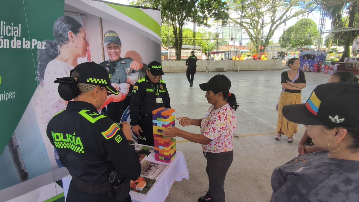 PoliciaUNIPEP's tweet photo. La memoria dignifica, la inclusión fortalece y el diálogo construye paz. En Mesetas, #Meta, acompañamos la Jornada de Declaración de Víctimas del Conflicto Armado con actividades orientadas a la reconciliación, la prevención de la estigmatización y la promoción de derechos. https://t.co/usUzSBMiLB