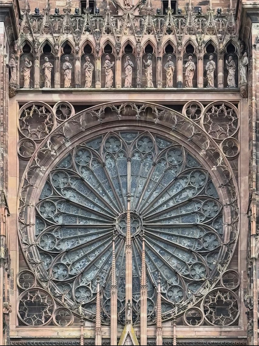 MissCelaneaOne's tweet photo. El magnífico rosetón de la catedral de Estrasburgo, Francia https://t.co/DvnqCqkL5n