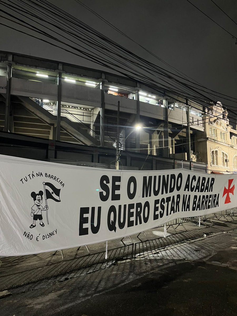 midiavascaina's tweet photo. Rapaziada, levaram a sério.

Maior ventania da história do Rio de Janeiro e nós lá https://t.co/0Y9OrCbKM7