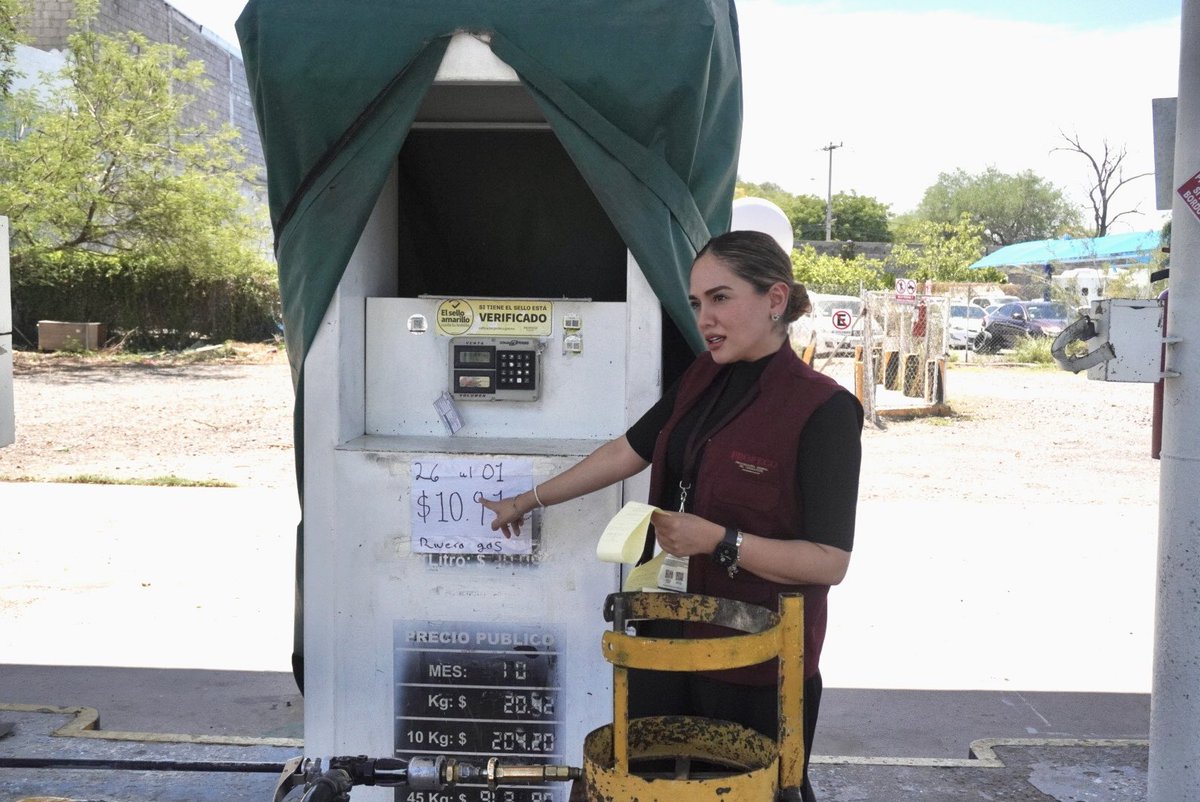 anaguizarv's tweet photo. ⛽️ En territorio es donde se demuestra nuestro compromiso.

Recorremos estaciones de gas LP para supervisar que se respeten los precios y proteger la economía de las familias sonorenses. 

Porque cuidar tu bolsillo también significa estar donde más importa: cerca de la gente. https://t.co/VnaPnxFnwY