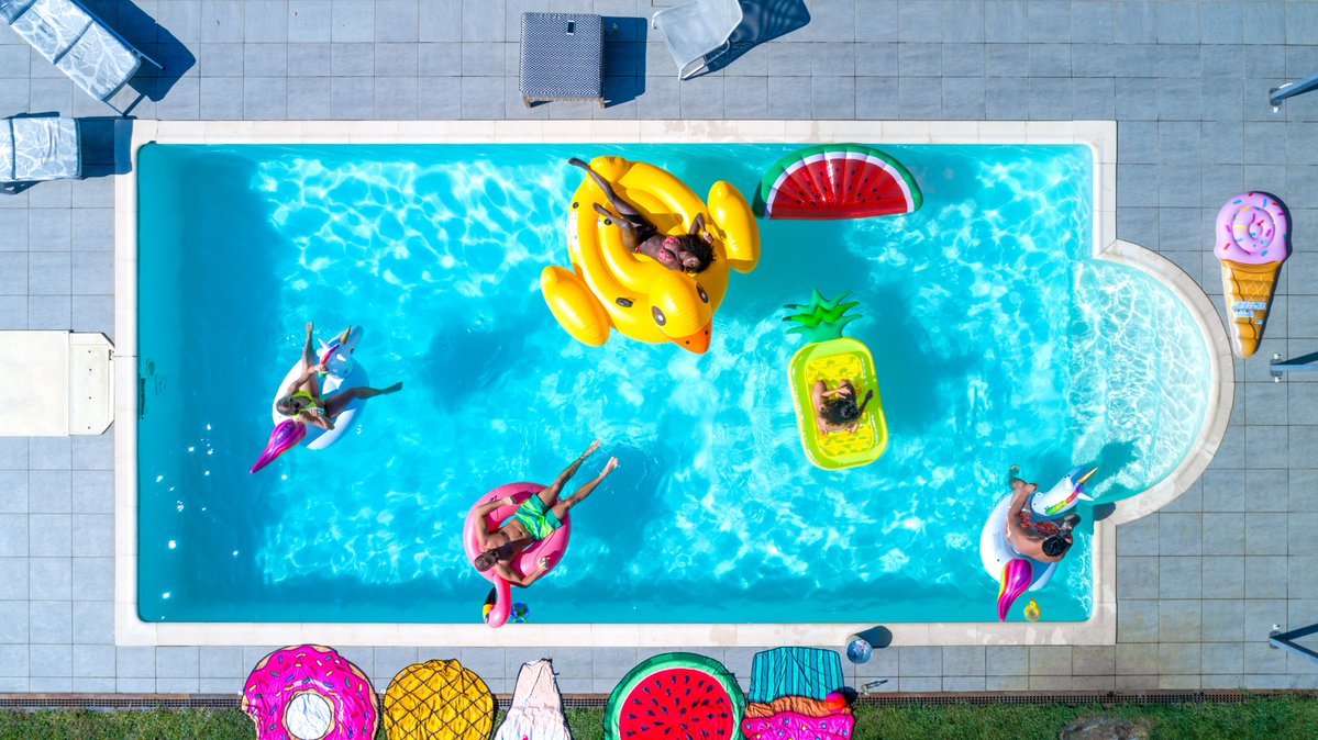 lottomax's tweet photo. Dive right in! Friday'a LOTTO MAX jackpot is an est. $15 million, plus 15 available $100,000 prizes!

Must be of legal age.

-

Lancez-vous! Ce vendredi, le gros lot du Lotto Max est estimé à 15 millions $, ainsi que 15 lots de 100 000 $ à gagner!

Vous devez avoir l'âge légal. https://t.co/Vx3OpVNaRE