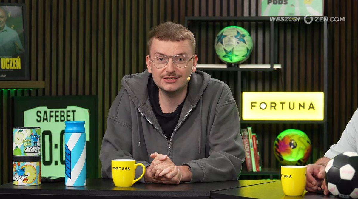 WeszloCom's tweet photo. Dzisiaj czarny dzień polskiego sportu. Paweł Paczul nie zdał egzaminu na prawo jazdy, bo pierdolnął w tyczkę na łuku. https://t.co/1akB58J4xI