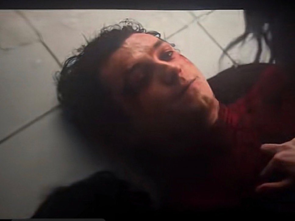 StevenLuigi30's tweet photo. @LaComikeria qué pena que en este universo Spiderman muere tras un disparo de the punisher por salvar jean grey https://t.co/T7ASVoP8F5
