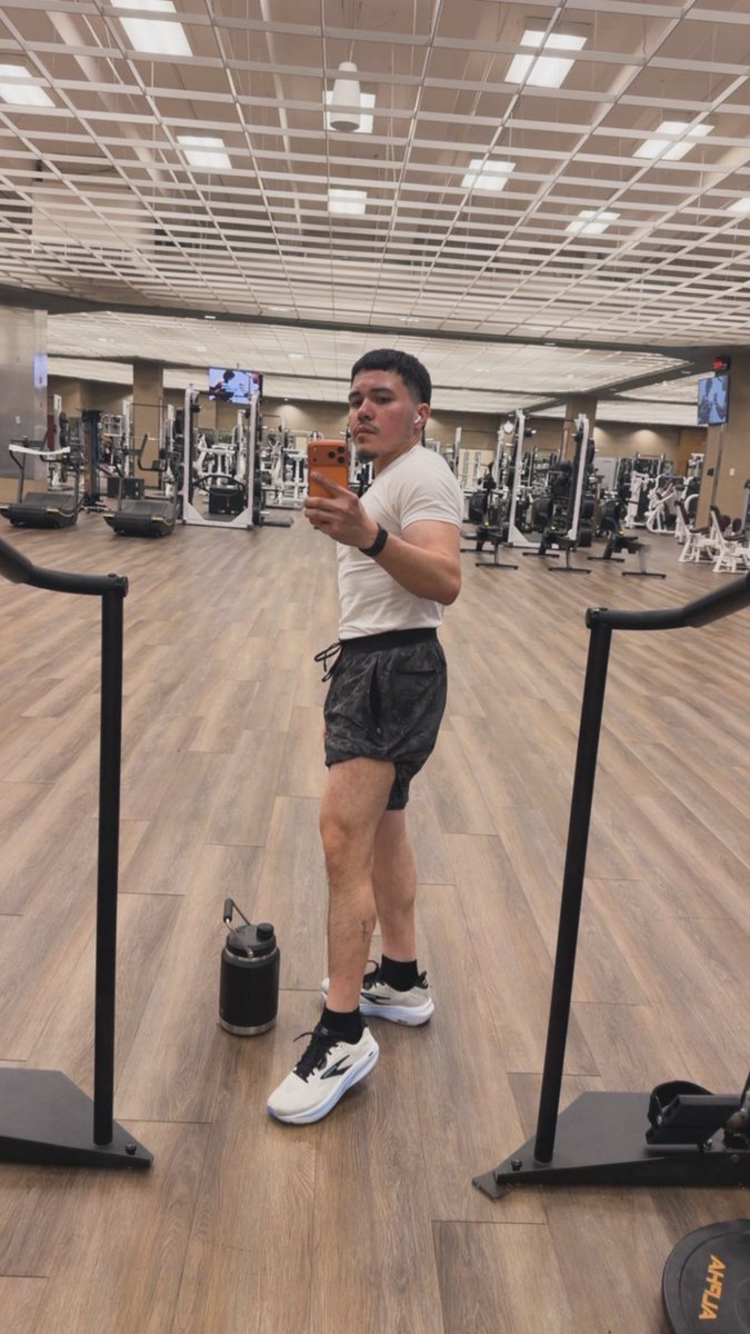 ThatguyJesse_'s tweet photo. 2 months in 🏃 https://t.co/fygZyYzHVc
