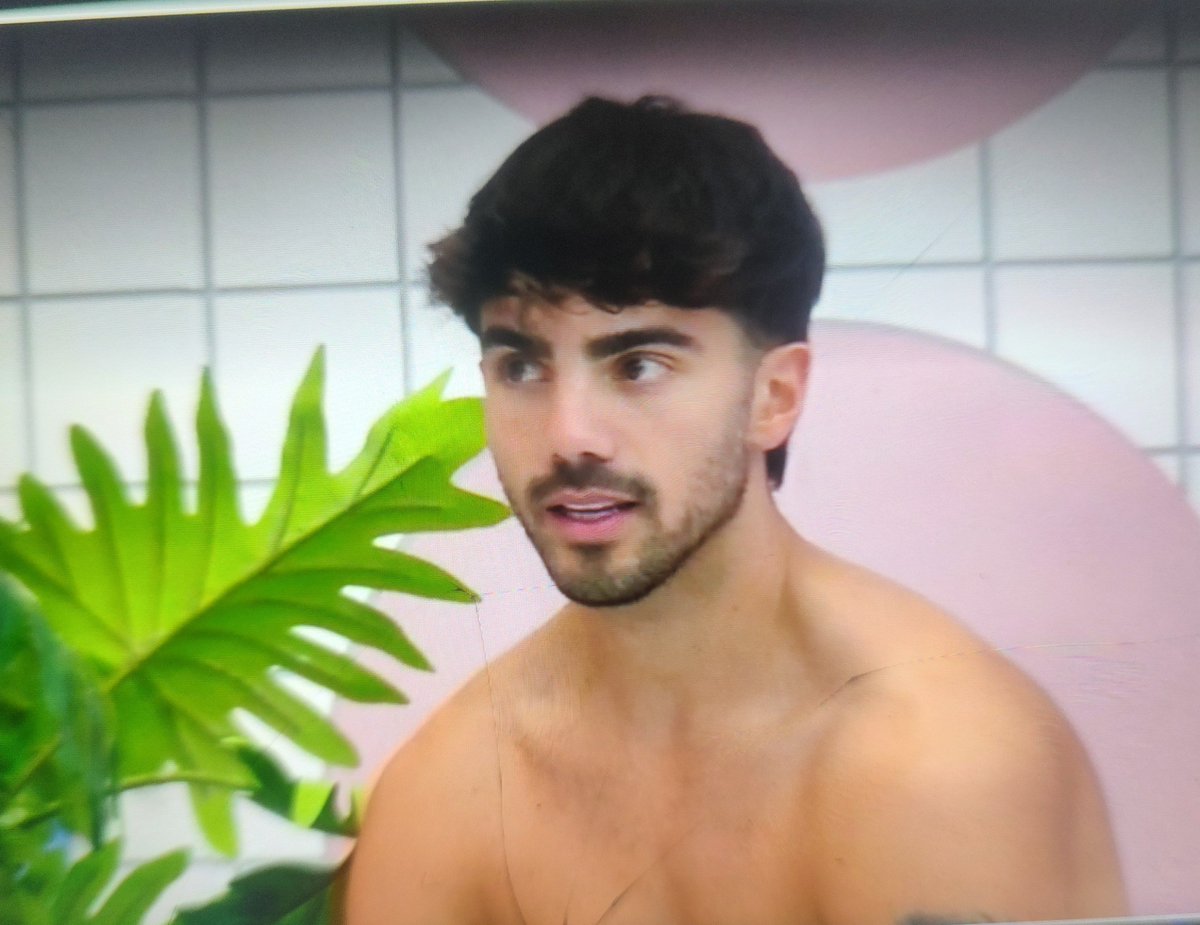 NandoLopezOfff's tweet photo. Imagínate entrar a un Reallity donde tengas la oportunidad de meterte al jacuzzi con Fede, y aparte de eso te paguen cada semana... 😏😏😏

#LaCasaDeLosFamososMéxico https://t.co/VgSYV9kdkU